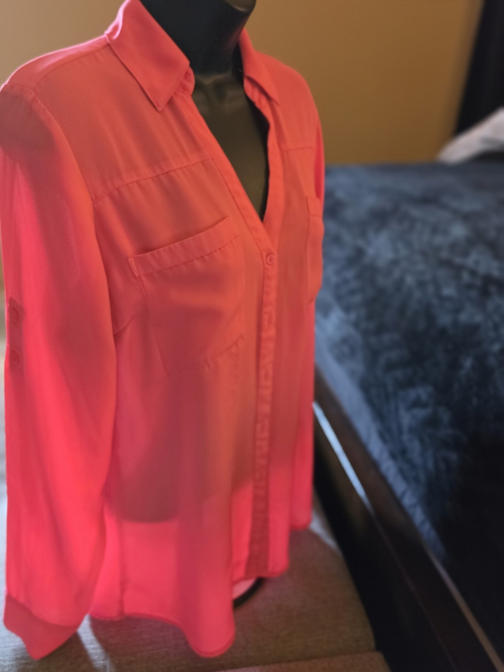 Express Pink Solid Button-Front Collared Chiffon Long Sleeve Blouse in size M